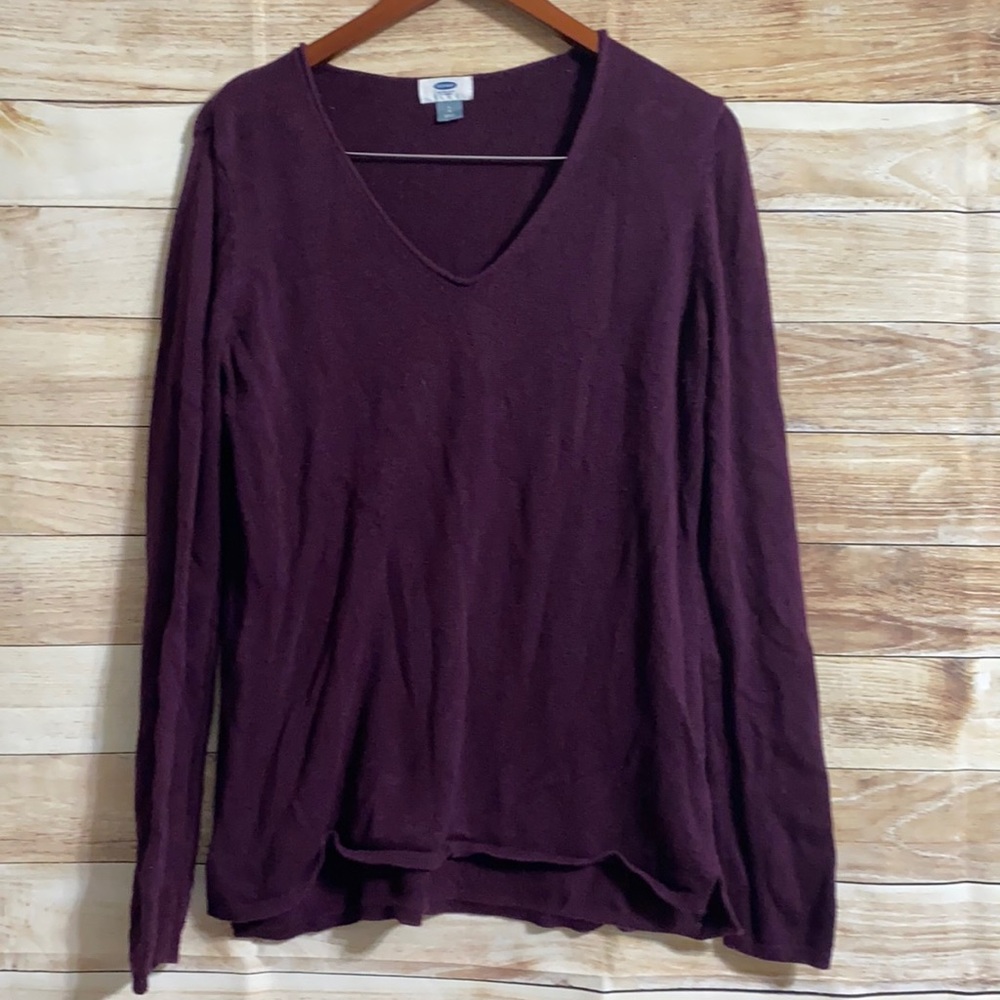 ⭐️ Old Navy Burgundy Vneck Sweater
